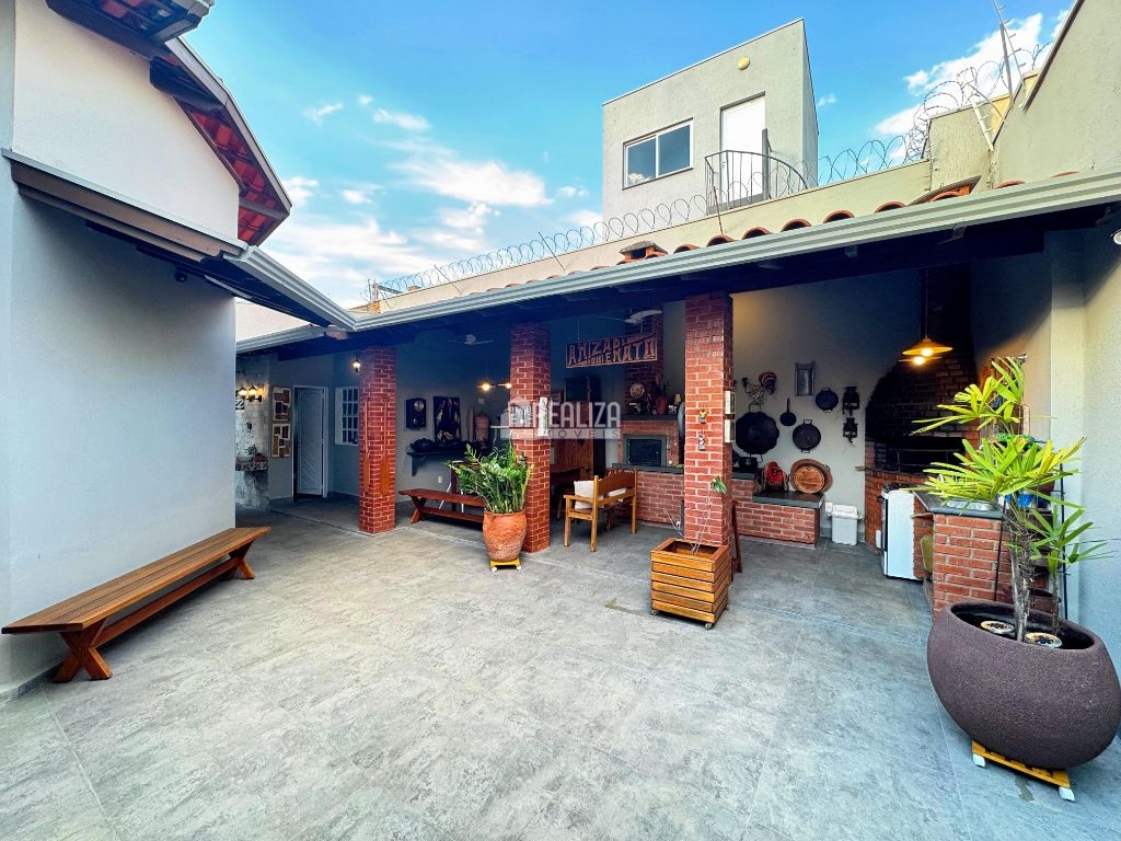 Casa, 3 quartos, 270 m² - Foto 4