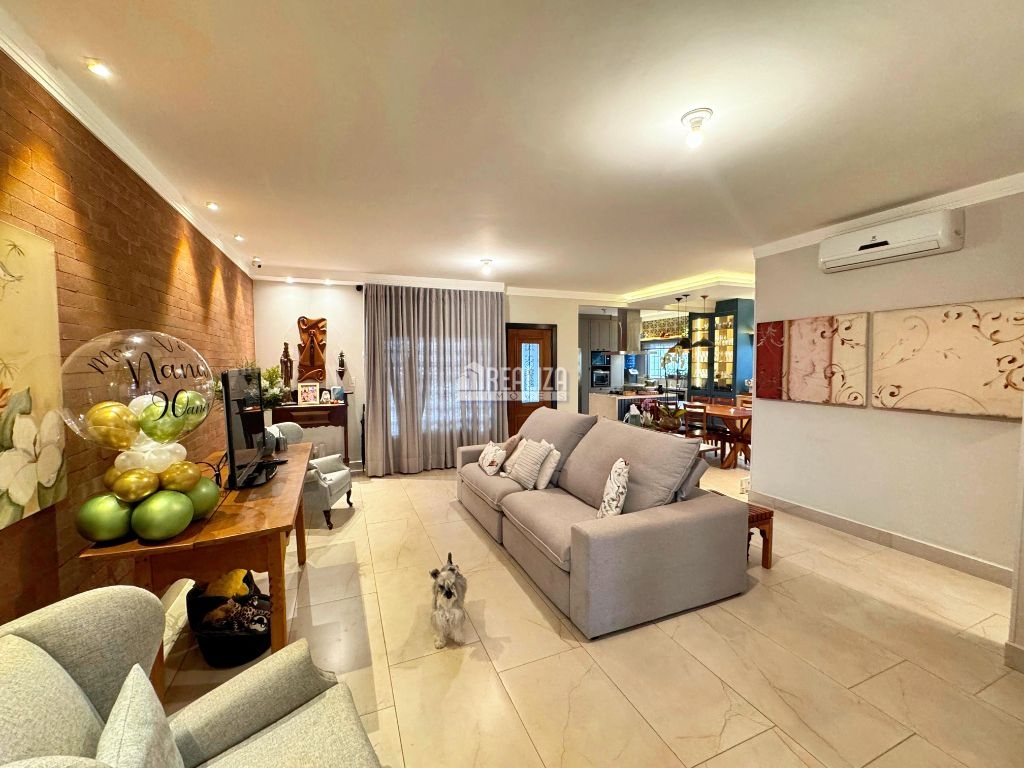 Casa, 3 quartos, 270 m² - Foto 1