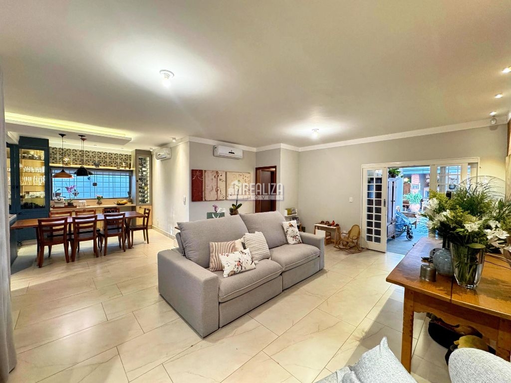 Casa, 3 quartos, 270 m² - Foto 6