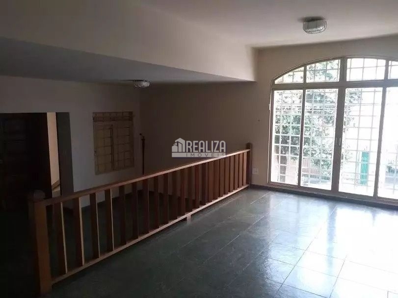 Casa, 3 quartos, 255 m² - Foto 1