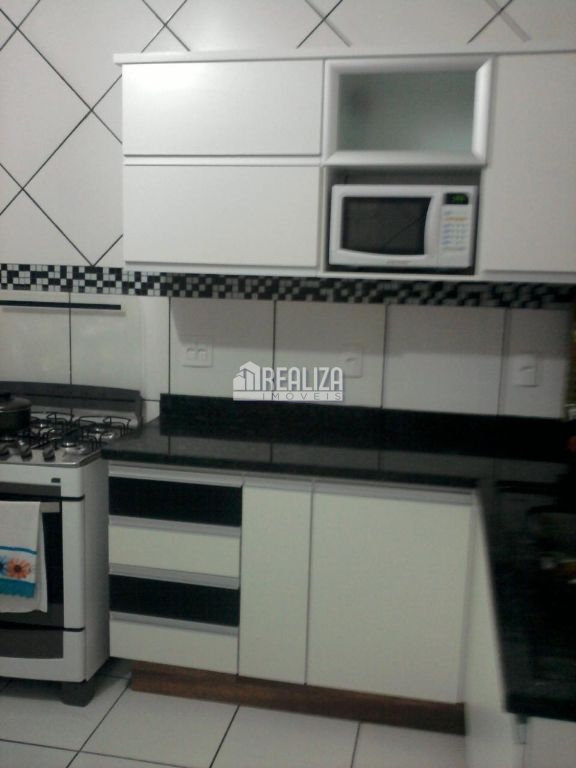 Casa, 3 quartos, 200 m² - Foto 1