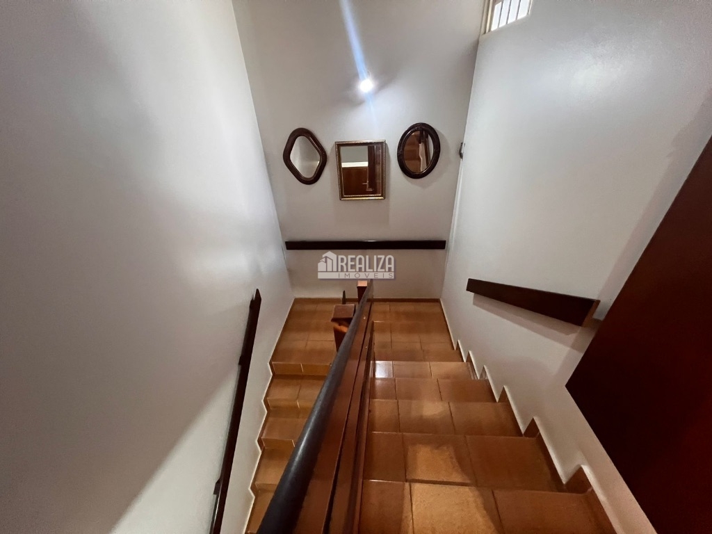 Casa, 5 quartos, 330 m² - Foto 2