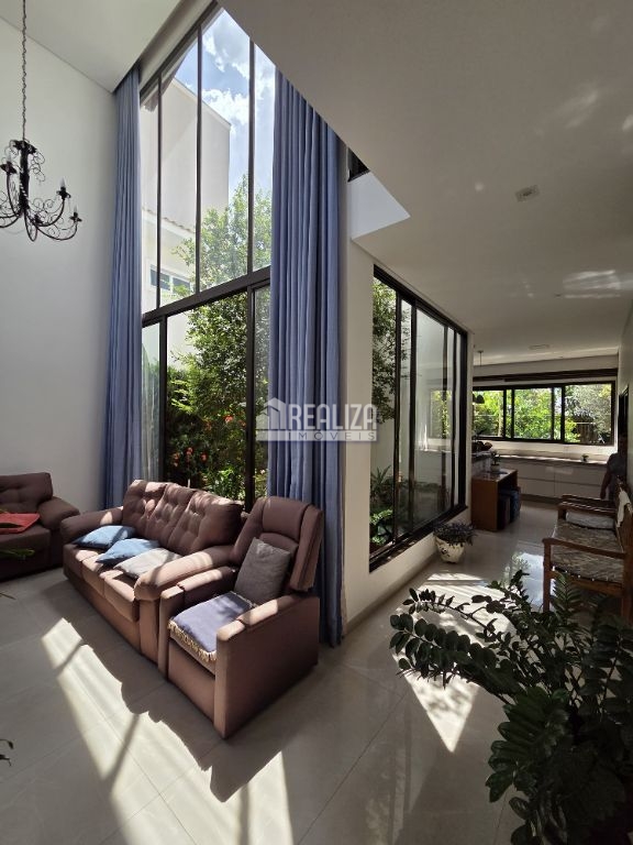 Casa, 4 quartos, 191 m² - Foto 1