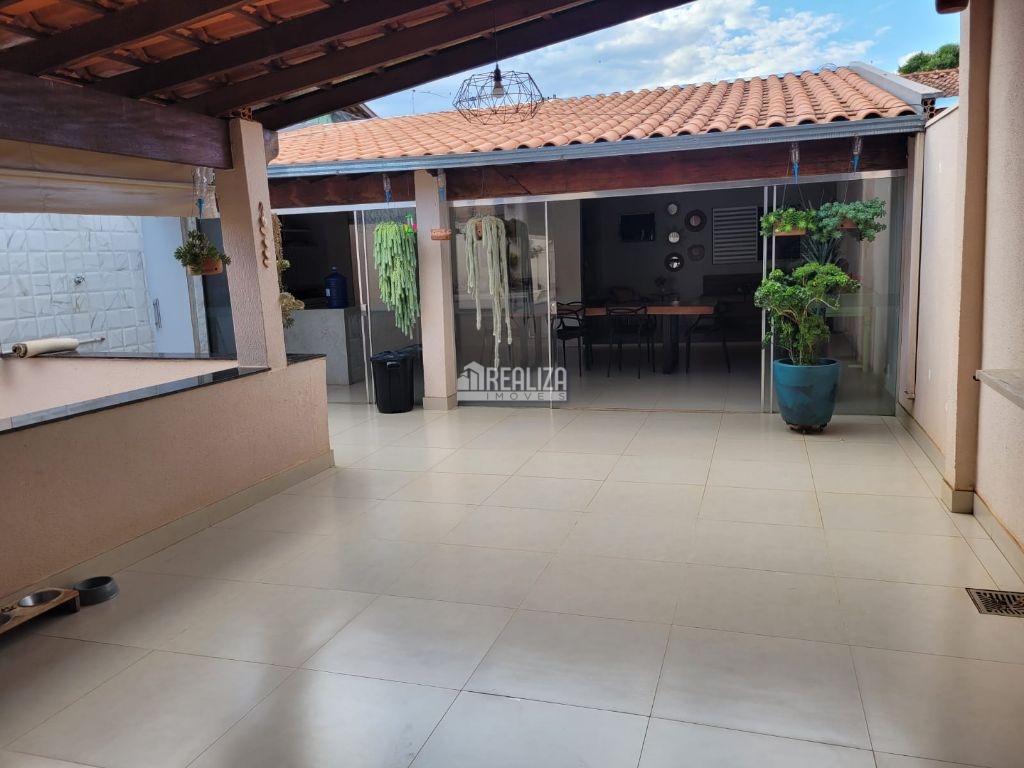 Casa, 3 quartos, 250 m² - Foto 1