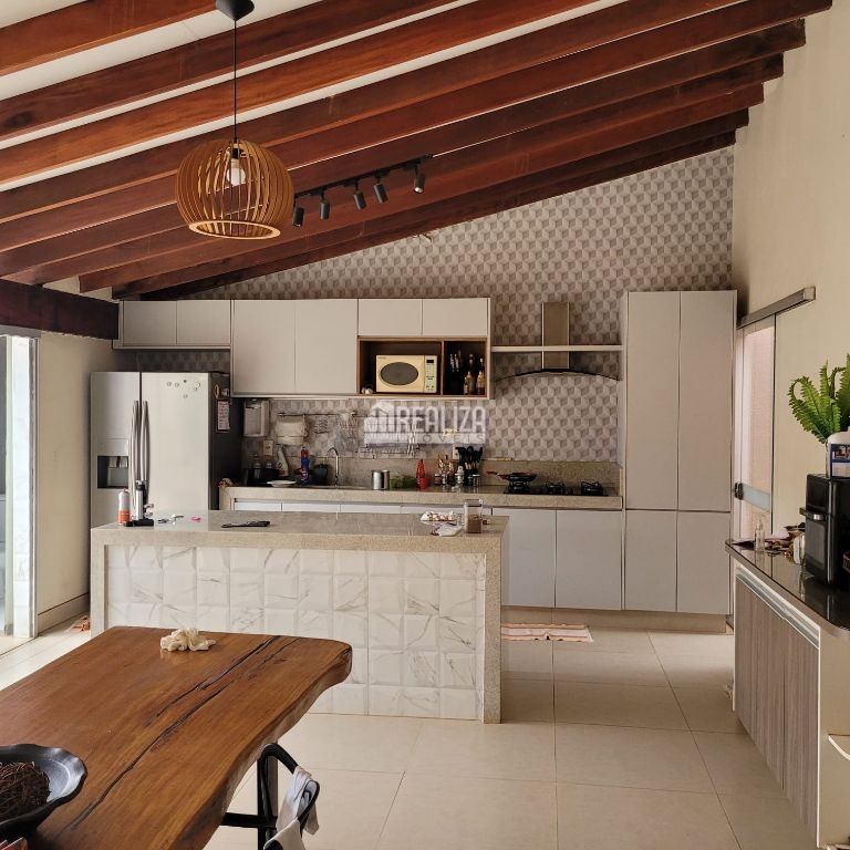 Casa, 3 quartos, 250 m² - Foto 2