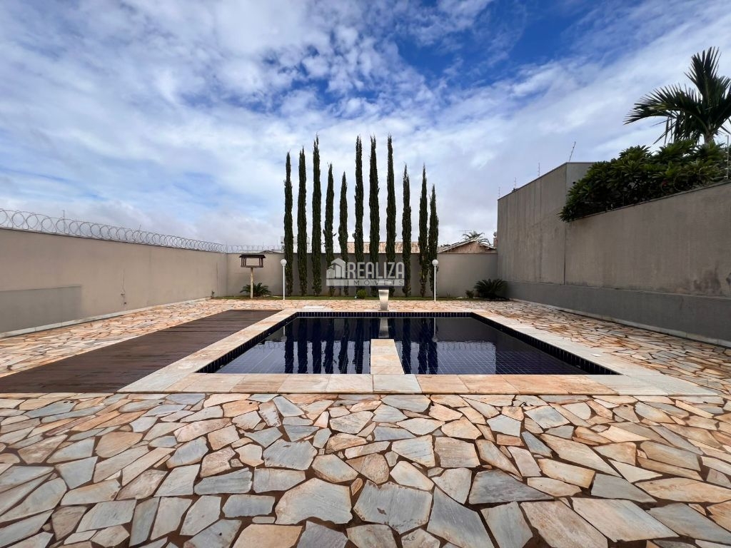 Casa, 4 quartos, 318 m² - Foto 2