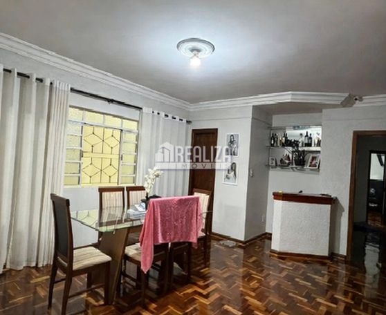 Casa, 3 quartos, 228 m² - Foto 1