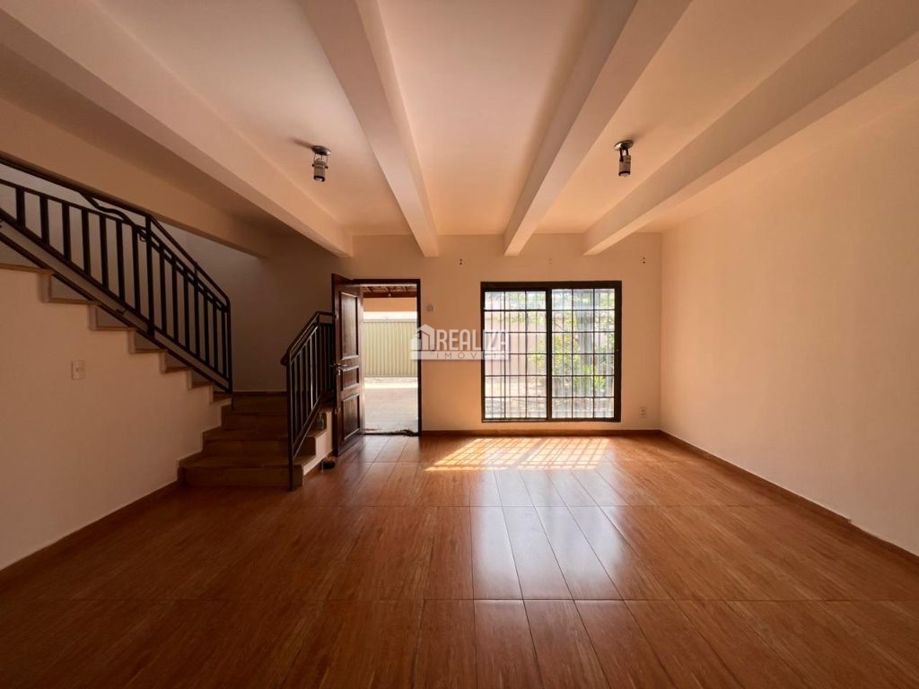 Casa, 4 quartos, 315 m² - Foto 1