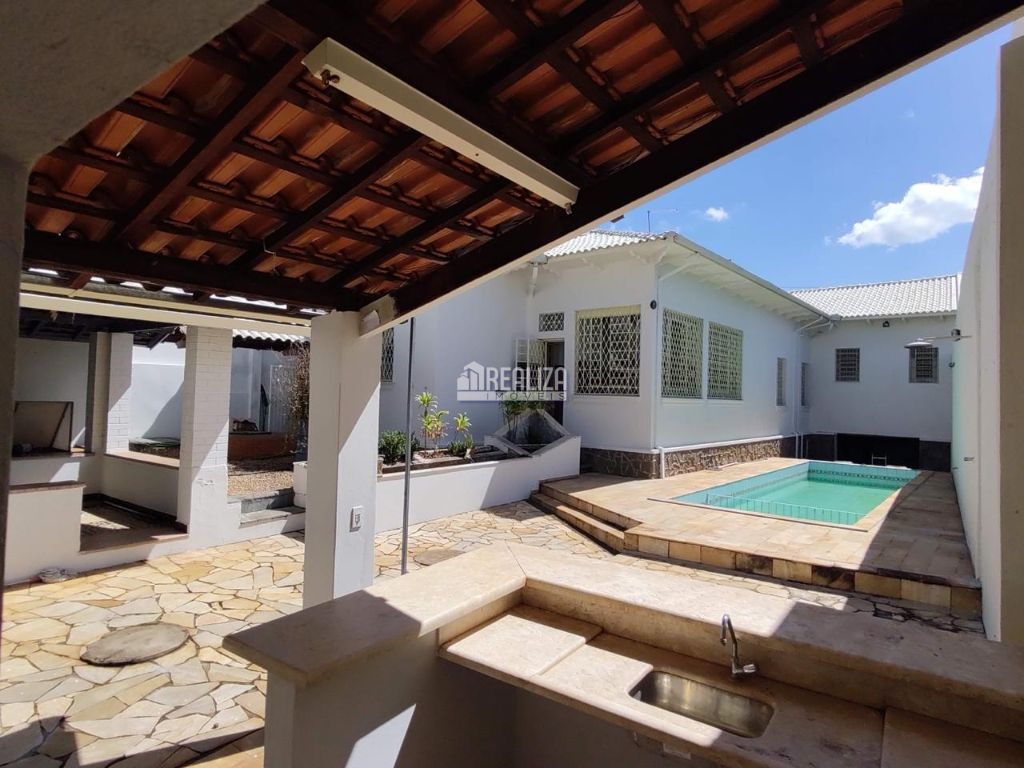 Casa, 6 quartos, 322 m² - Foto 1