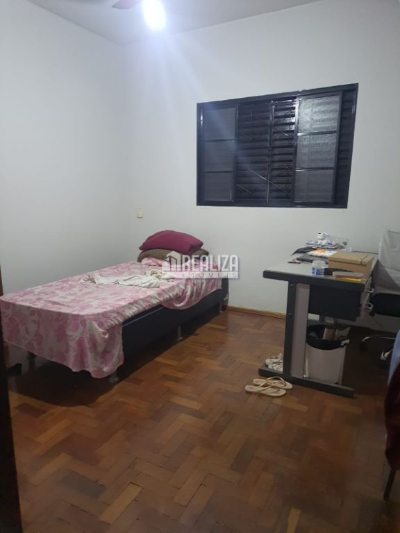 Casa, 3 quartos, 218 m² - Foto 2