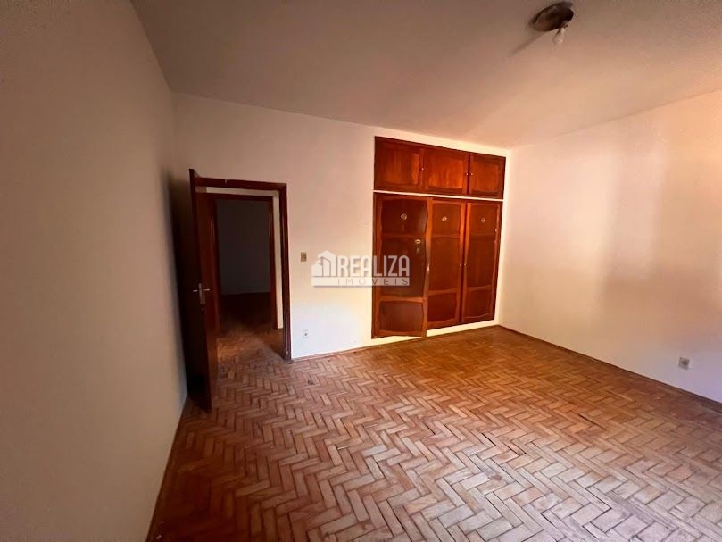 Casa, 3 quartos, 207 m² - Foto 2