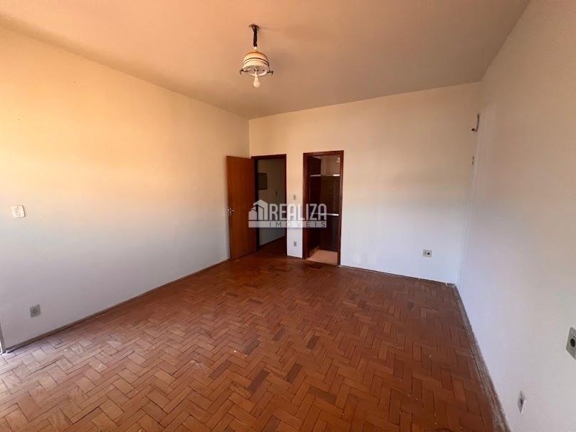 Casa, 3 quartos, 207 m² - Foto 1