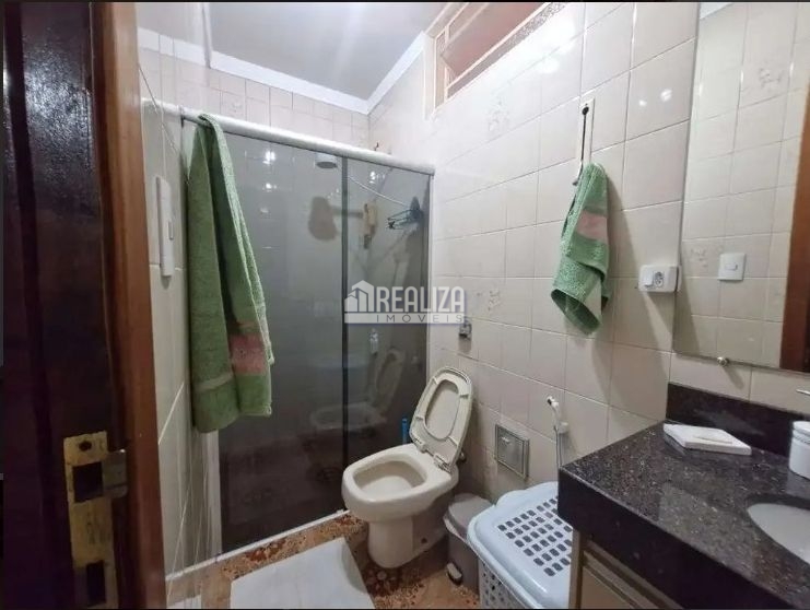 Casa, 3 quartos, 221 m² - Foto 2