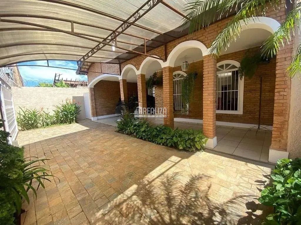 Casa, 3 quartos, 214 m² - Foto 1