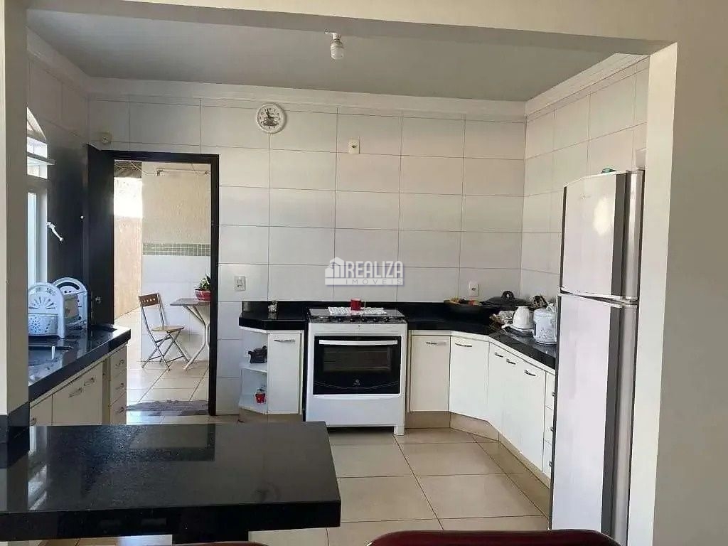 Casa, 3 quartos, 214 m² - Foto 4