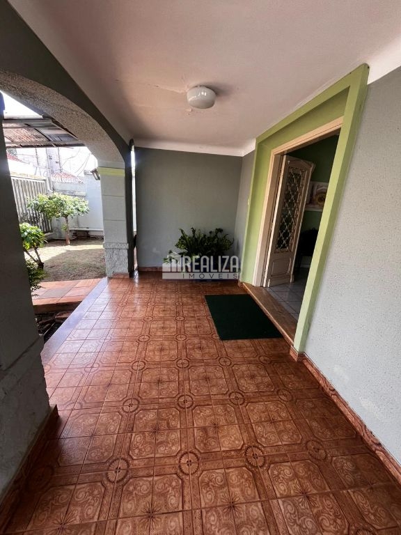 Casa, 4 quartos, 226 m² - Foto 1