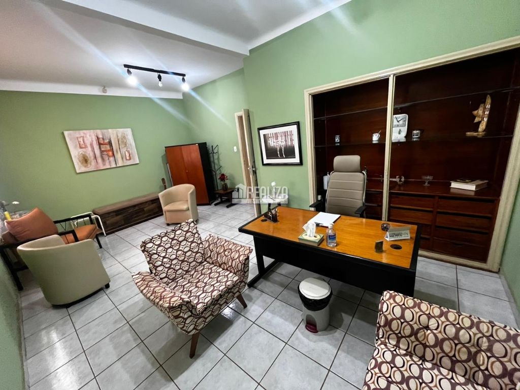 Casa, 4 quartos, 226 m² - Foto 2