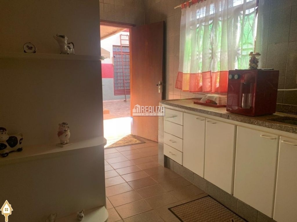 Casa, 4 quartos, 240 m² - Foto 11