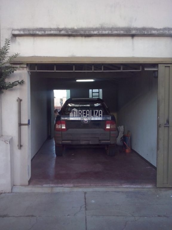 Casa, 3 quartos, 221 m² - Foto 2