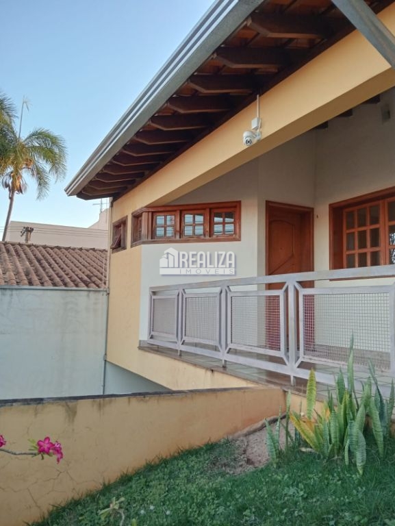 Casa, 3 quartos, 272 m² - Foto 1