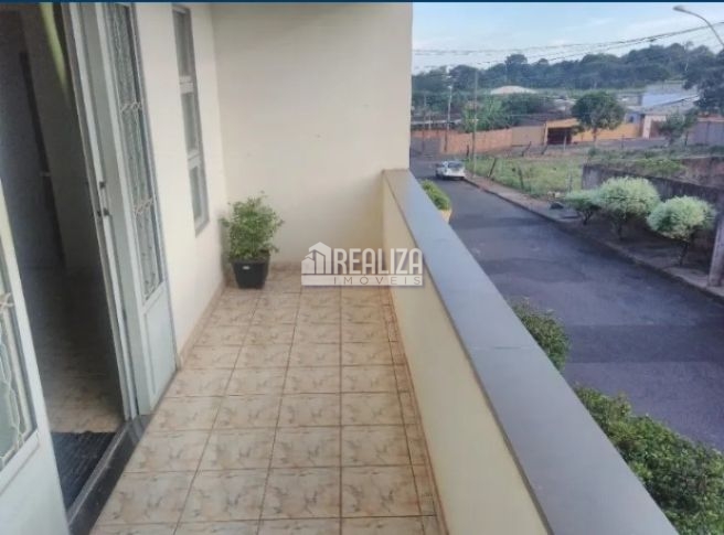 Casa, 3 quartos, 228 m² - Foto 2