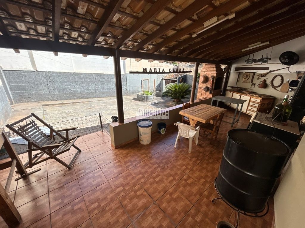 Casa, 3 quartos, 162 m² - Foto 2