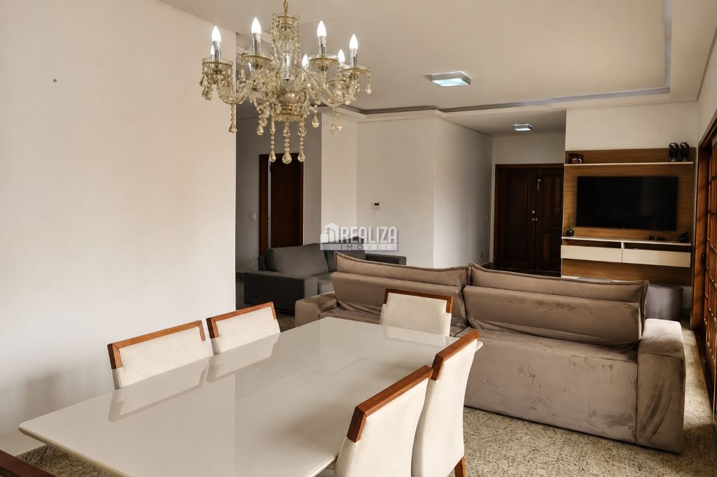 Casa, 3 quartos, 210 m² - Foto 1