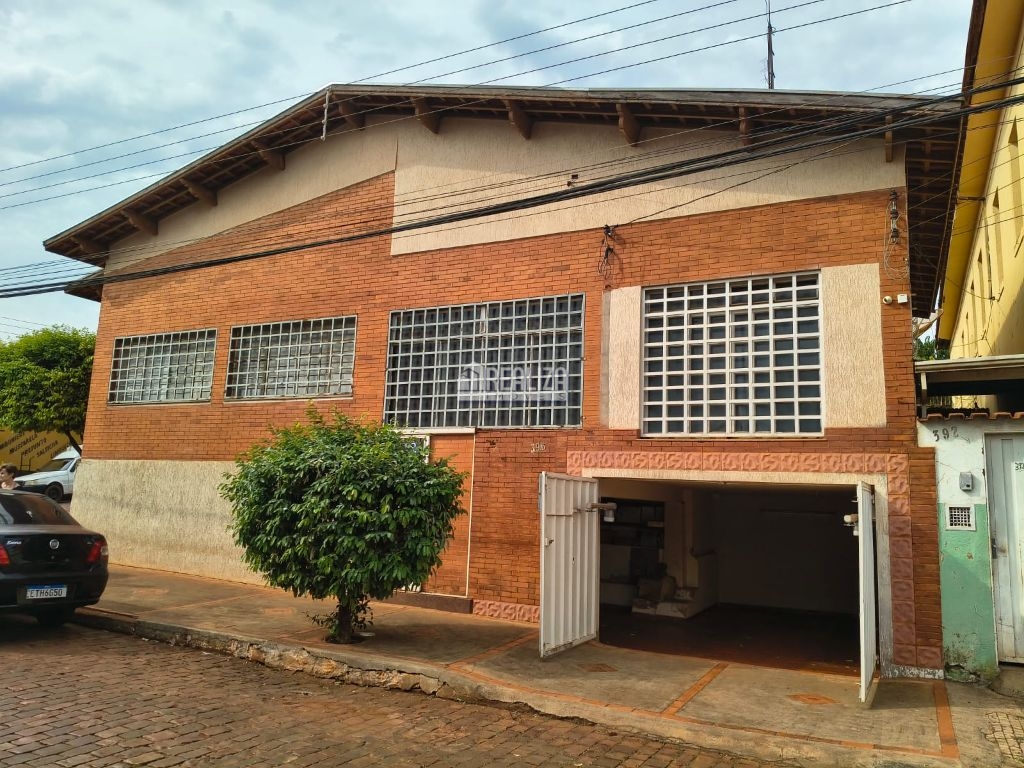 Casa, 5 quartos, 244 m² - Foto 1