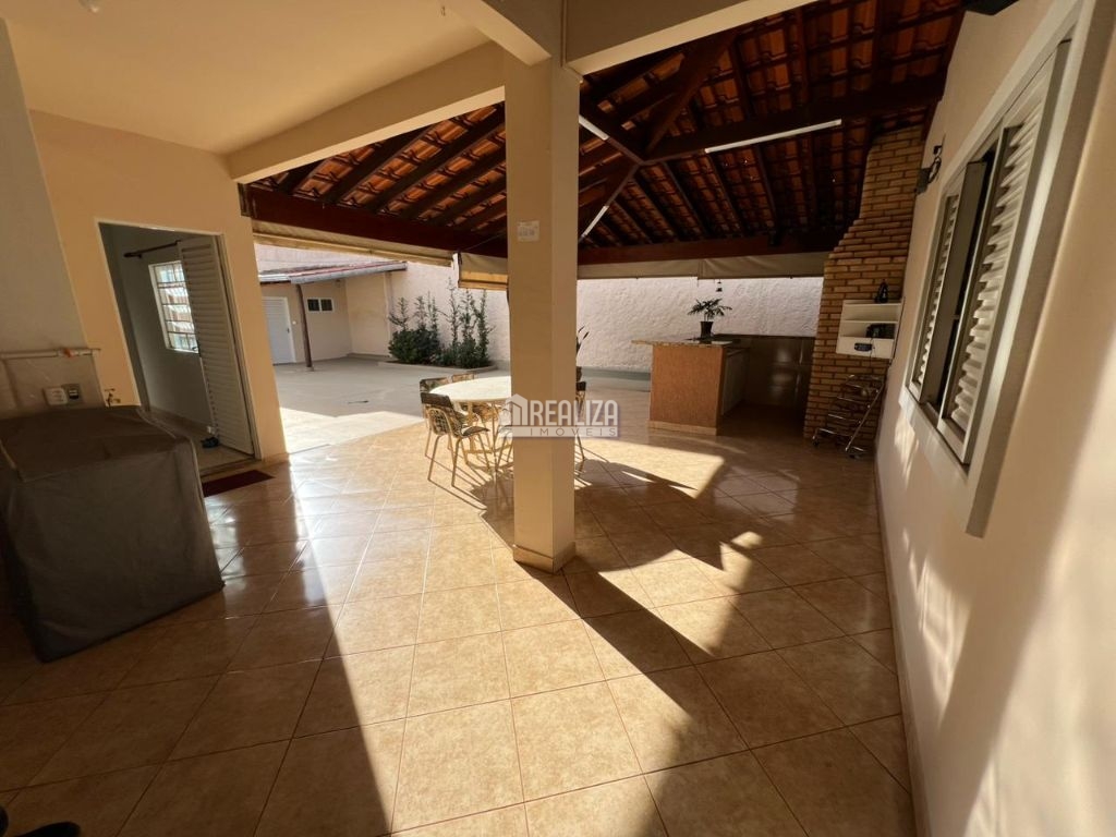 Casa, 4 quartos, 234 m² - Foto 2
