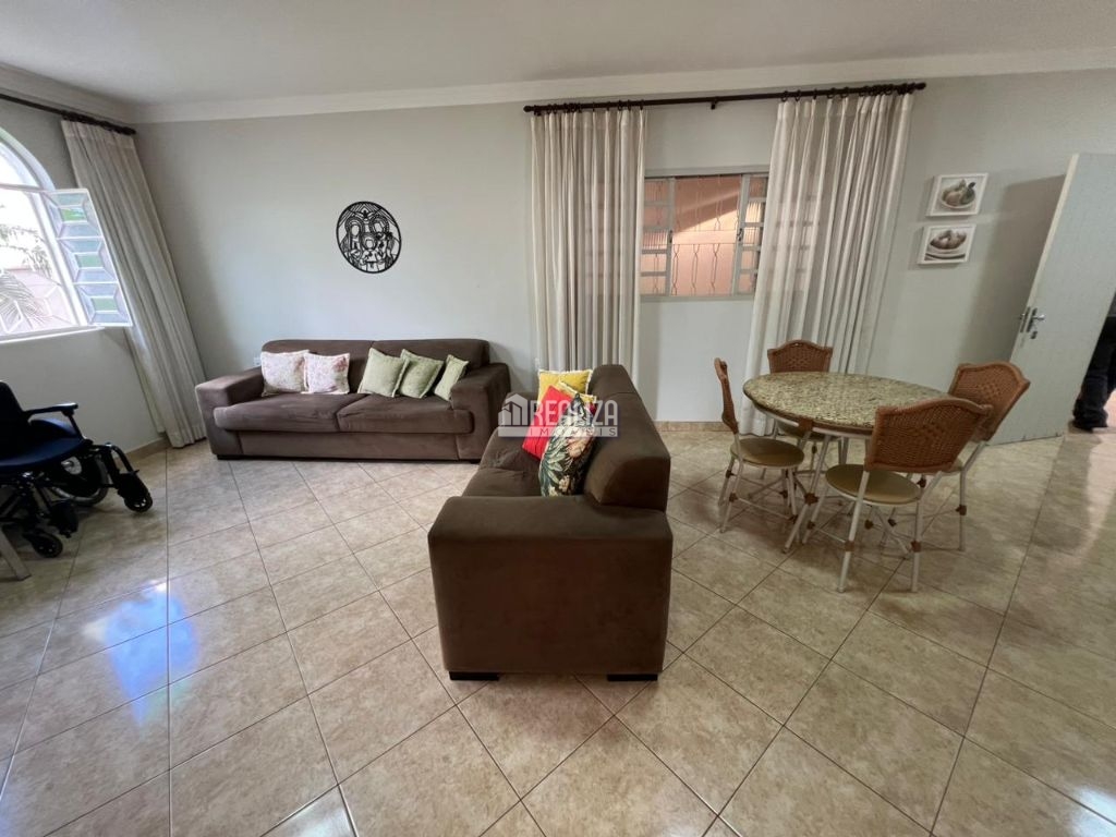 Casa, 4 quartos, 234 m² - Foto 3