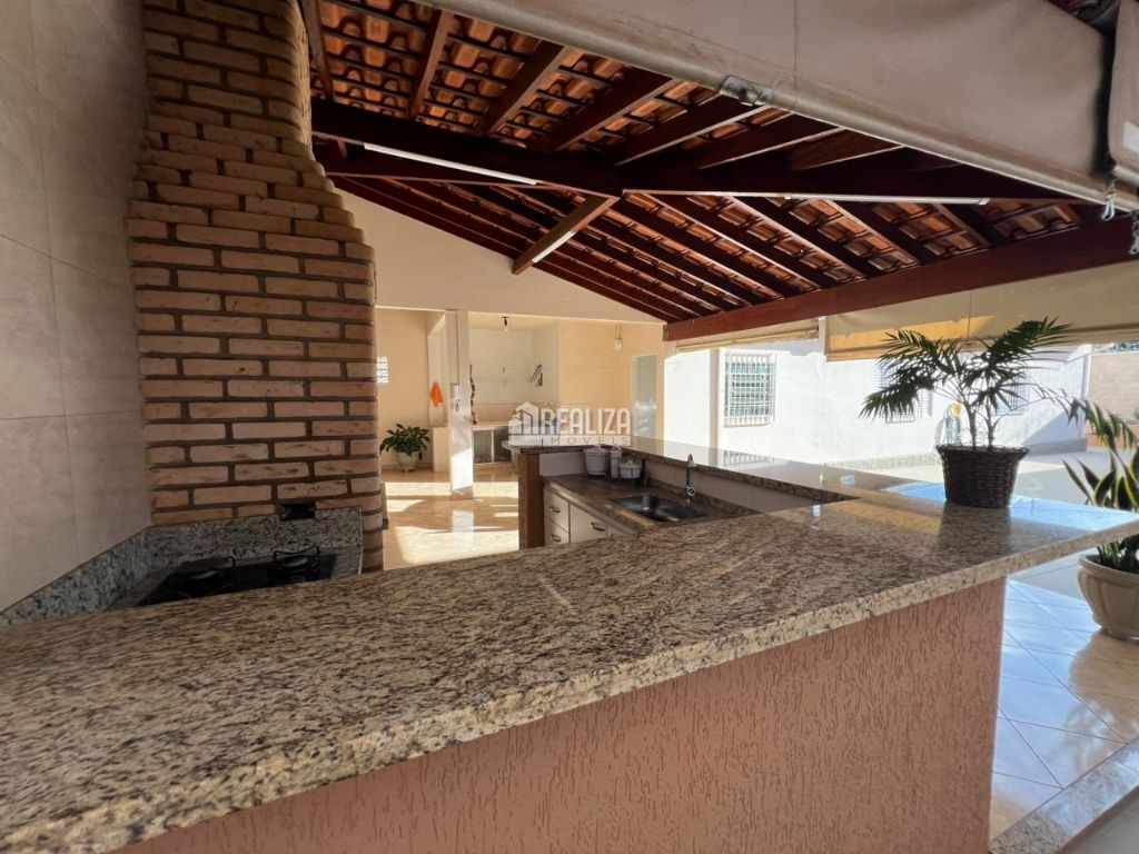 Casa, 4 quartos, 234 m² - Foto 1