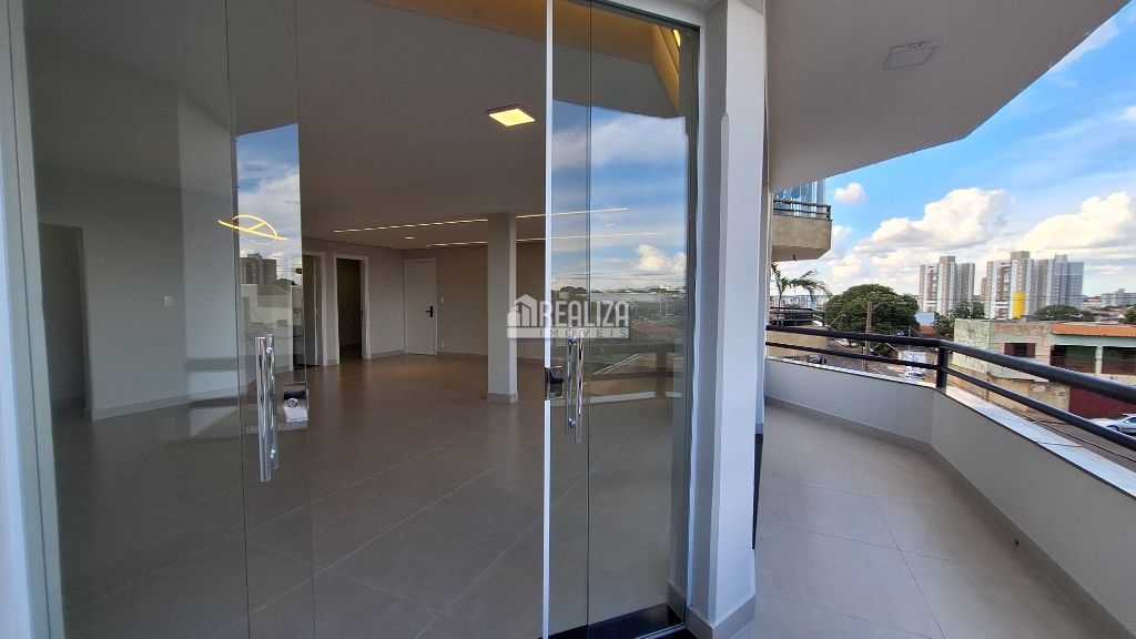 Apartamento, 3 quartos, 214 m² - Foto 1