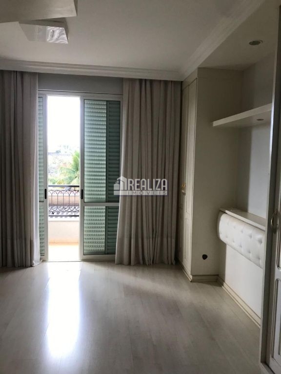 Apartamento, 3 quartos, 200 m² - Foto 1