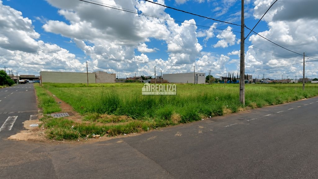 Lote/Terreno de 2489m² no bairro Parque das Laranjeiras, em Uberaba | Eu Corretor