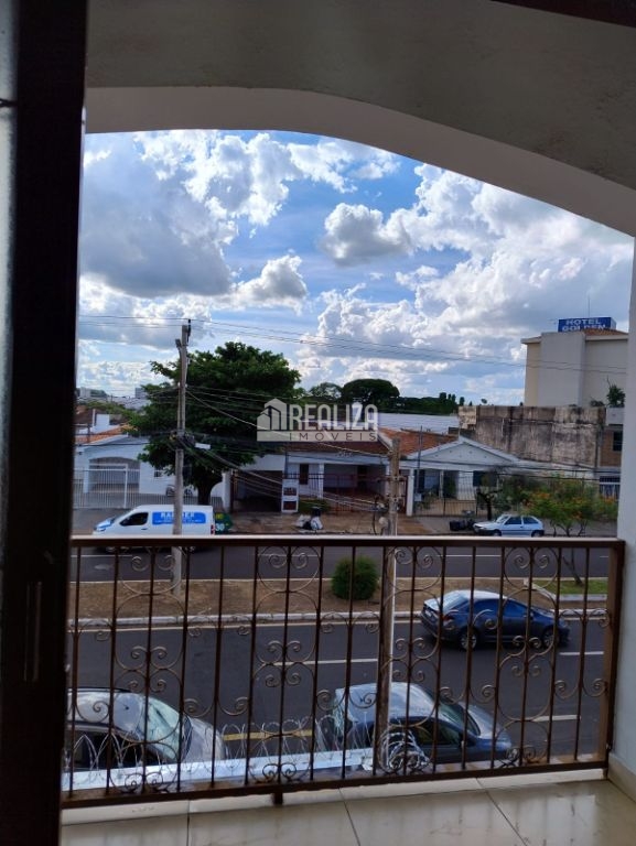 Depósito-Galpão, 321 m² - Foto 1