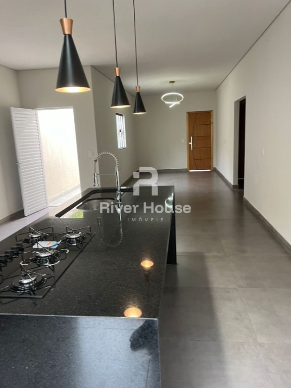 Casa moderna , ampla no bairro cristo rei próximo a univag,a