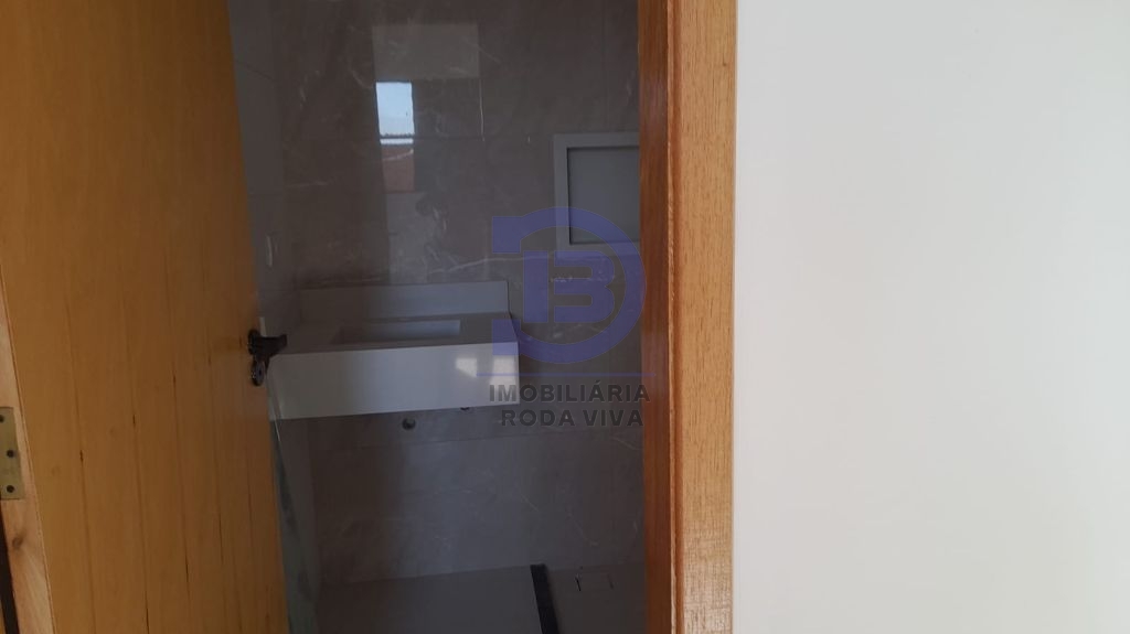 Sobrados 2 suítes e 2 vagas vila ré