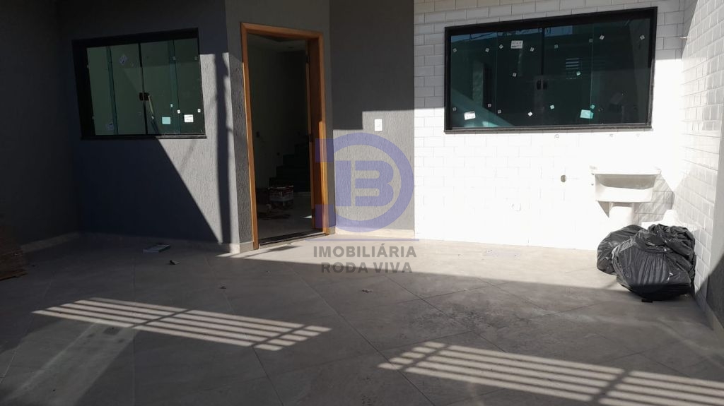Sobrados 2 suítes e 2 vagas vila ré