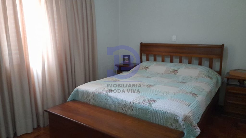 Sobrado com 200 metros - 2 suítes e 03 vagas