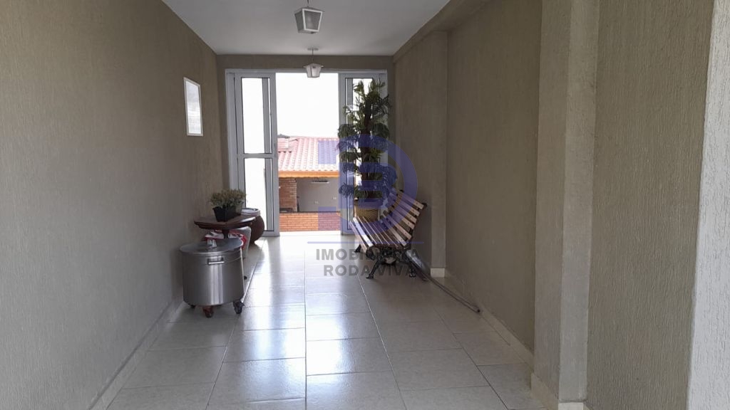 Sobrado com 200 metros - 2 suítes e 03 vagas