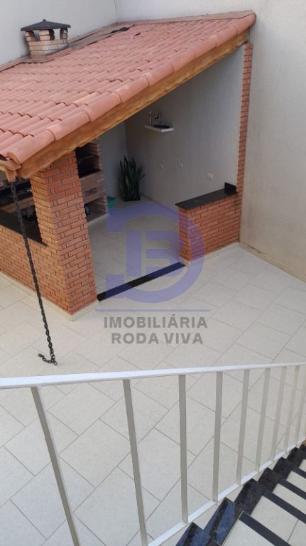 Sobrado com 200 metros - 2 suítes e 03 vagas