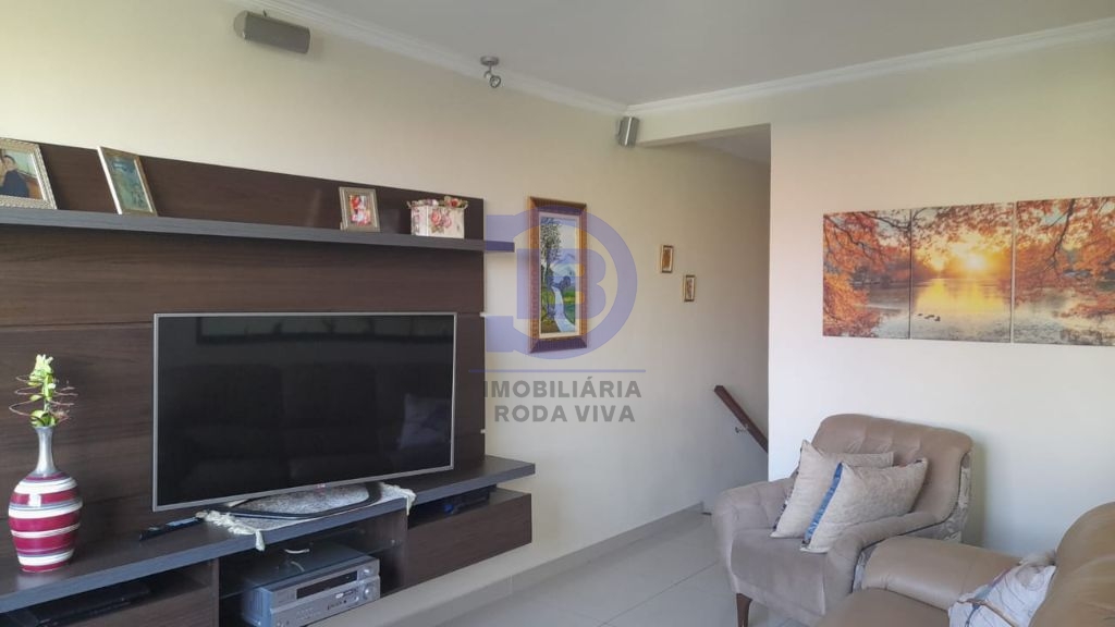 Sobrado 05 dormitórios e piscina aquecida na vila granada