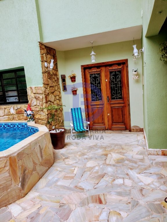 Sobrado 05 dormitórios e piscina aquecida na vila granada