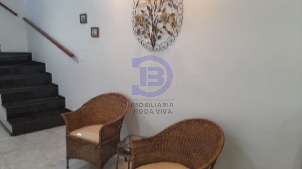 Sobrado 05 dormitórios e piscina aquecida na vila granada
