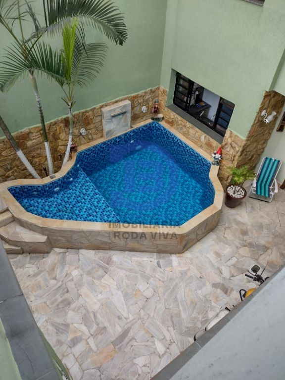 Sobrado 05 dormitórios e piscina aquecida na vila granada