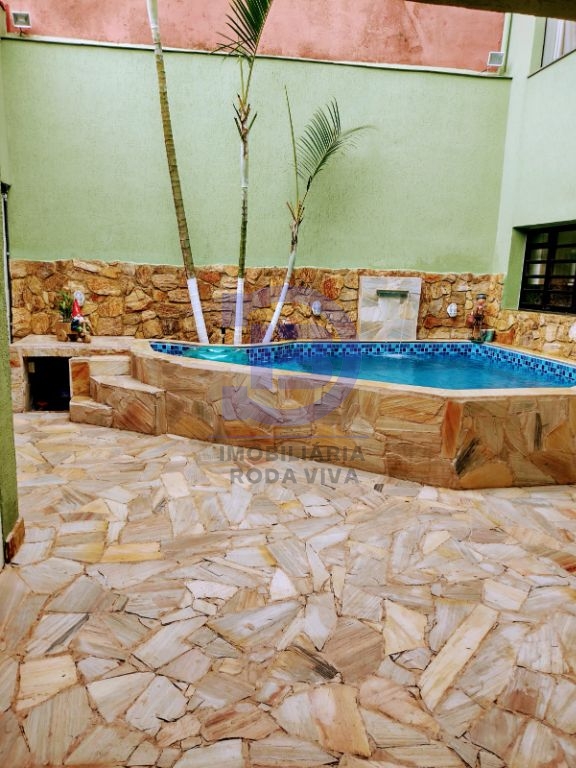 Sobrado 05 dormitórios e piscina aquecida na vila granada