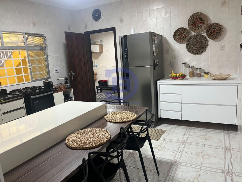 Sobrado na vila ré com 04 dormitórios sendo 01 suíte - toda 