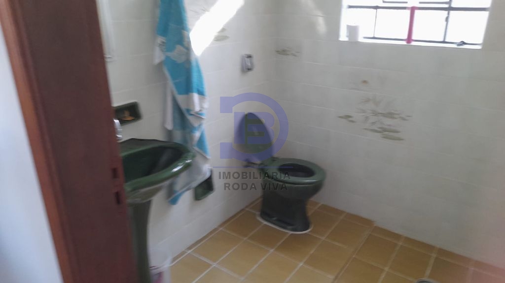 Casa assobradada com 5 dormitórios e edícula