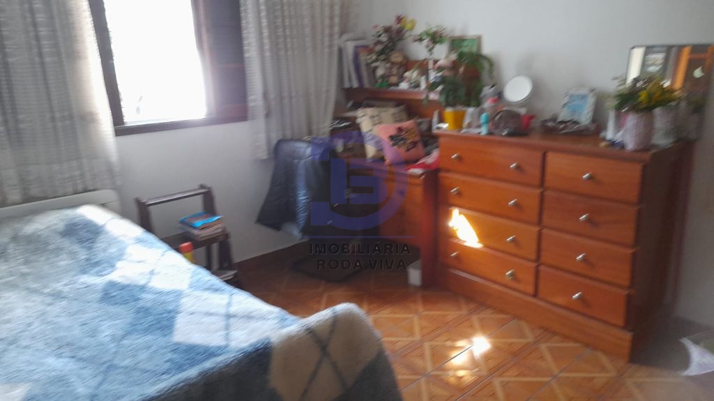 Casa assobradada com 5 dormitórios e edícula