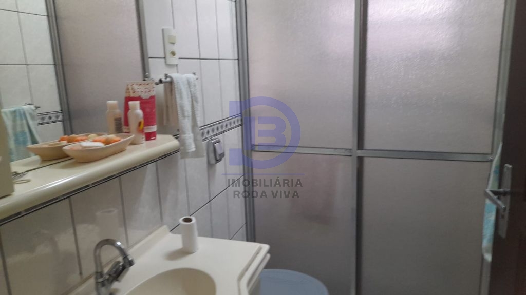 Casa assobradada com 5 dormitórios e edícula